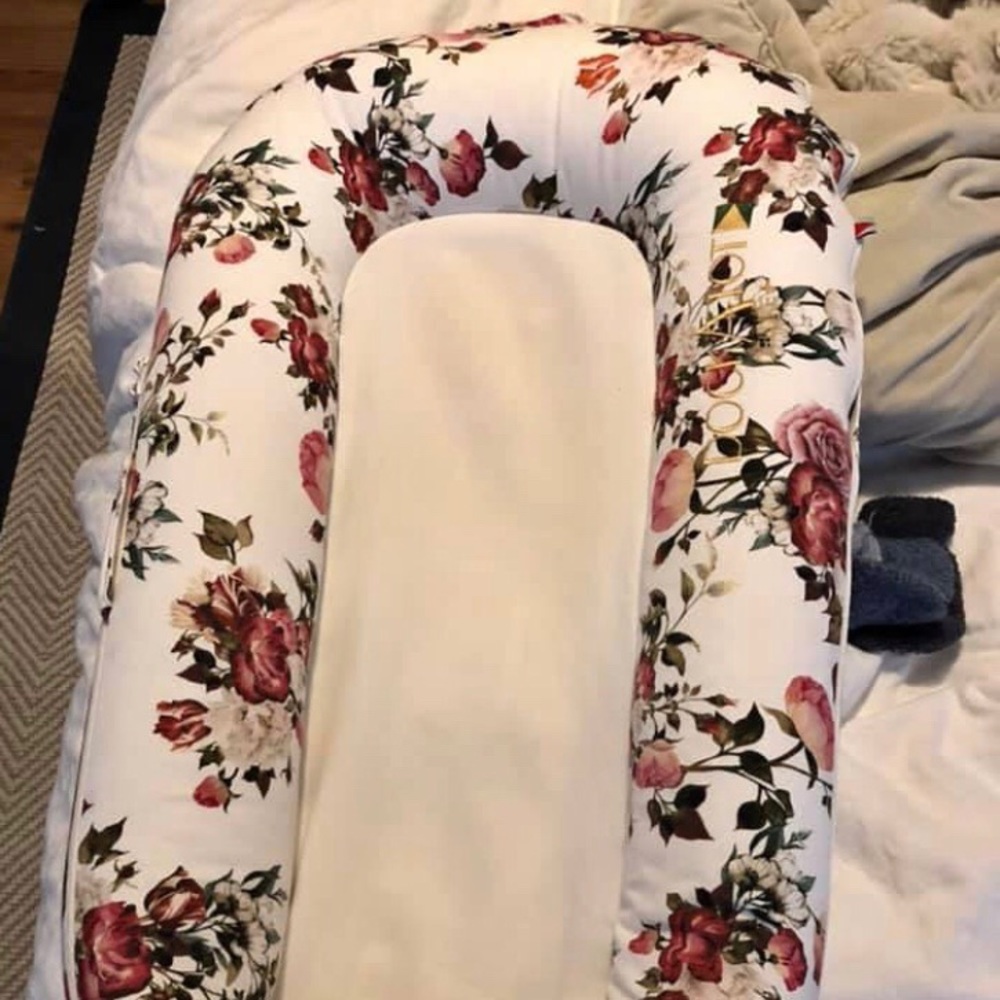 Dockatot flowers